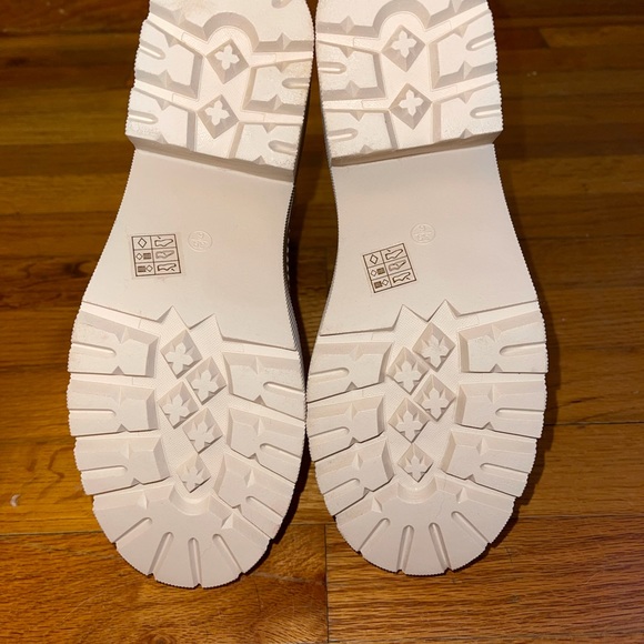 Chunky Sole Cream Boots - Picture 4 of 6